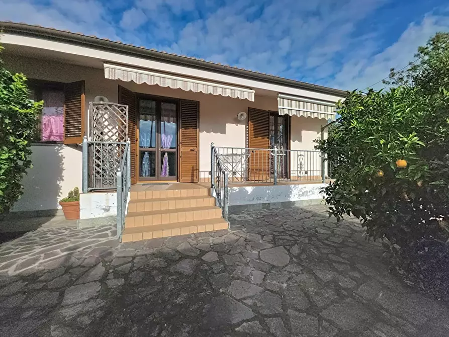 Immagine 9 di Villa in vendita  a San Giuliano Terme