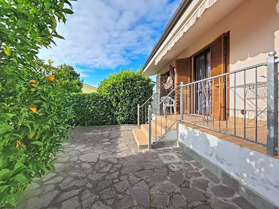 Immagine 3 di Villa in vendita  a San Giuliano Terme