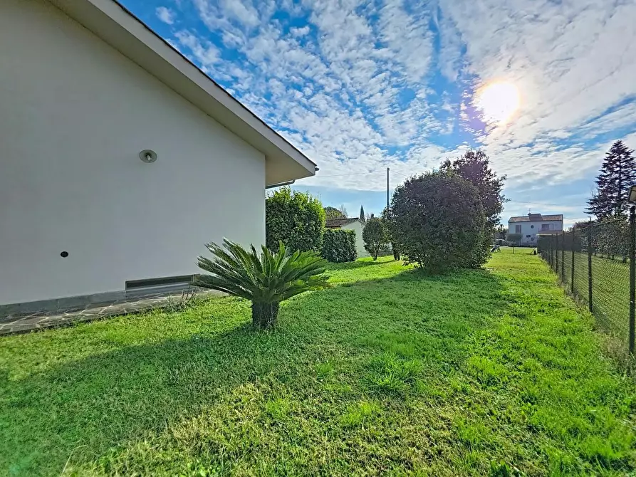 Immagine 13 di Villa in vendita  a San Giuliano Terme