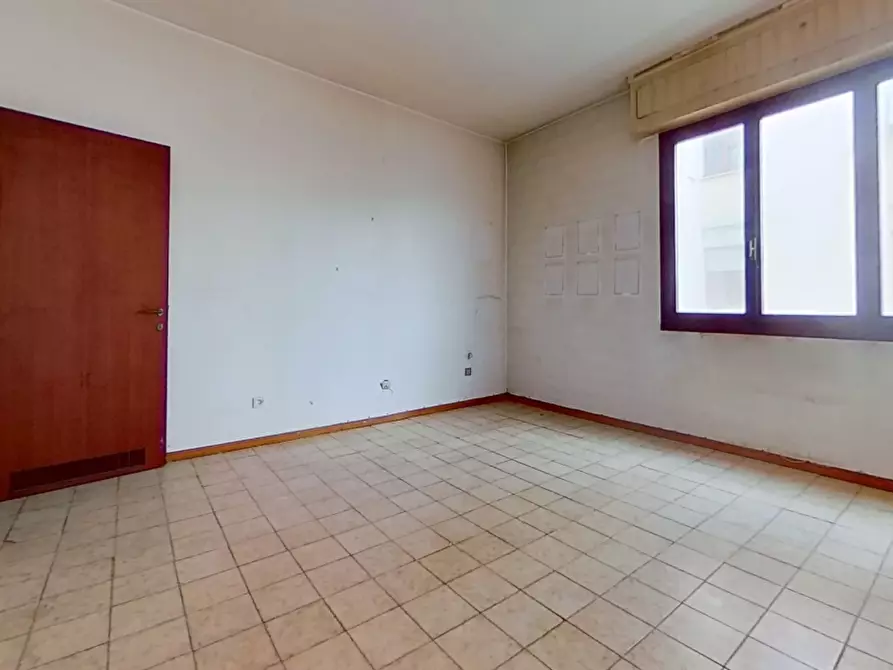 Immagine 12 di Appartamento in vendita  a Pisa