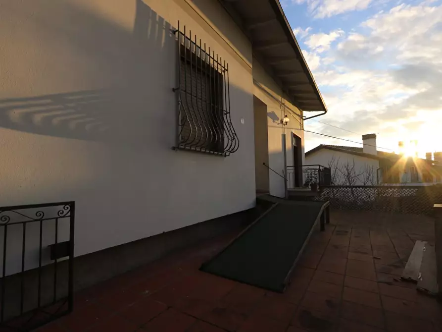 Immagine 12 di Casa bifamiliare in vendita  a Pontedera