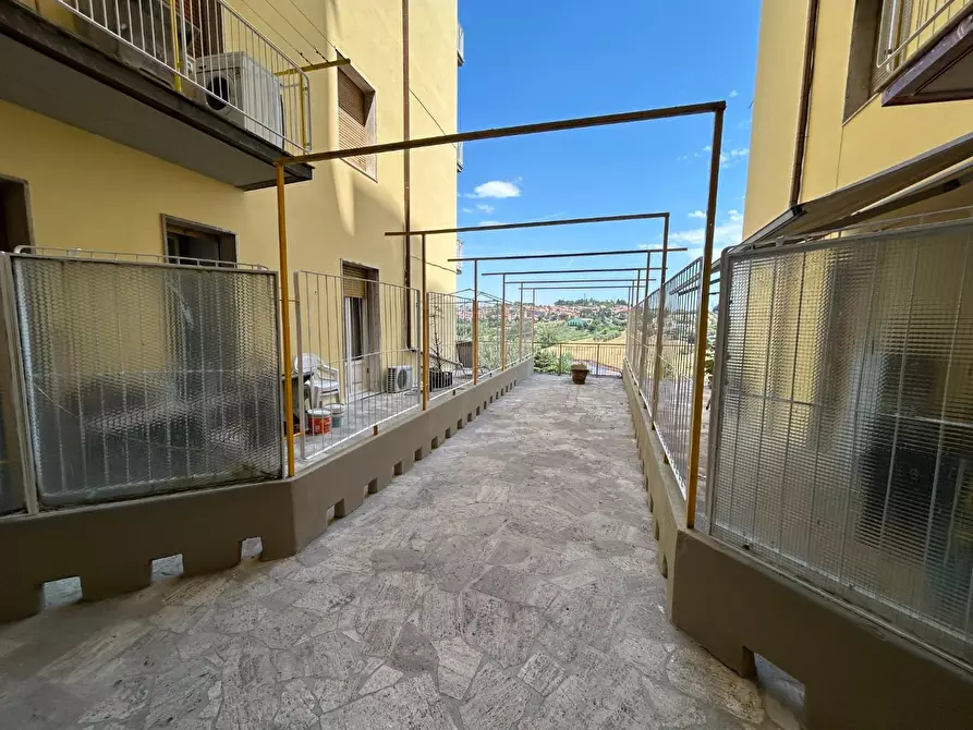 Immagine 13 di Appartamento in vendita  a Siena
