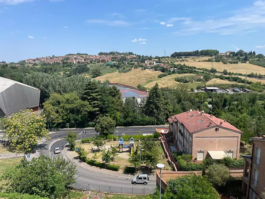 Immagine 14 di Appartamento in vendita  a Siena