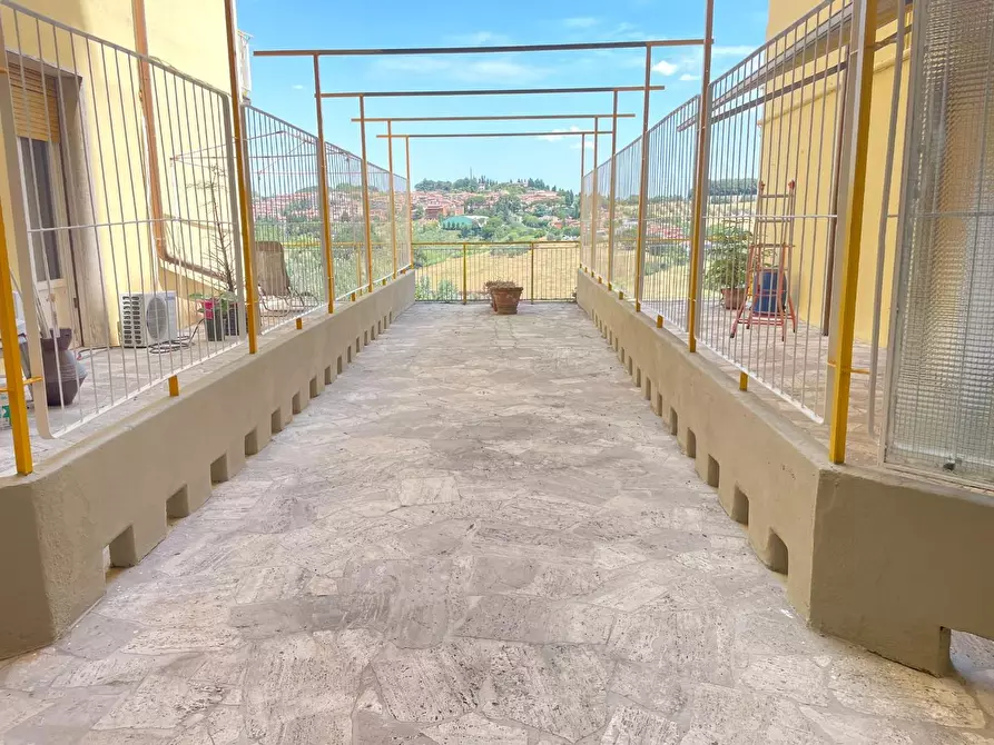 Immagine 11 di Appartamento in vendita  a Siena