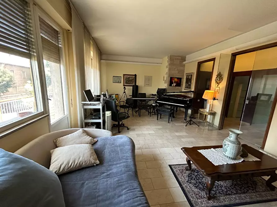 Immagine 3 di Appartamento in vendita  a Siena