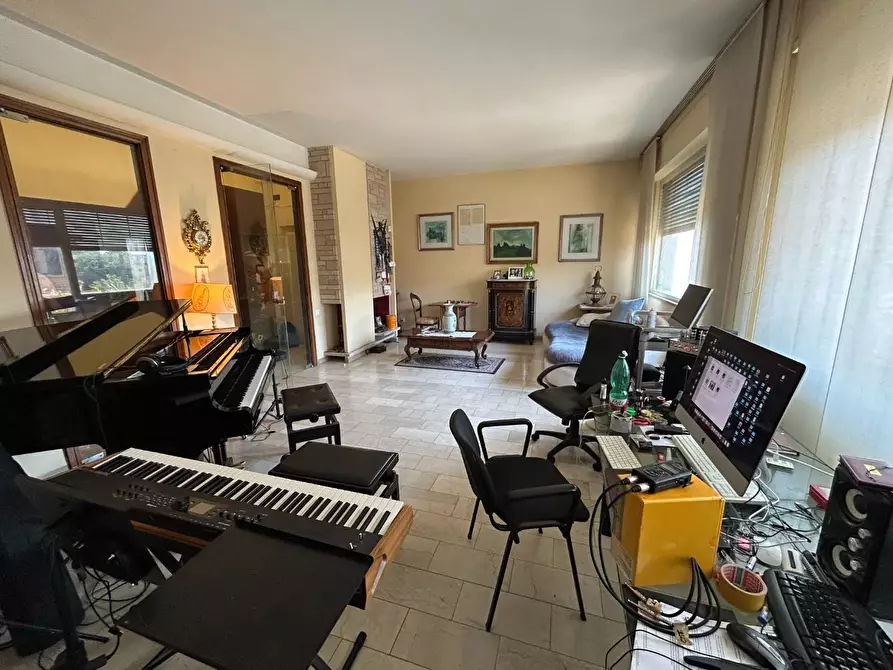 Immagine 4 di Appartamento in vendita  a Siena