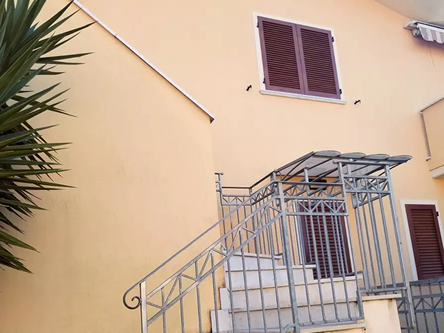 Immagine 1 di Appartamento in vendita  a Massa