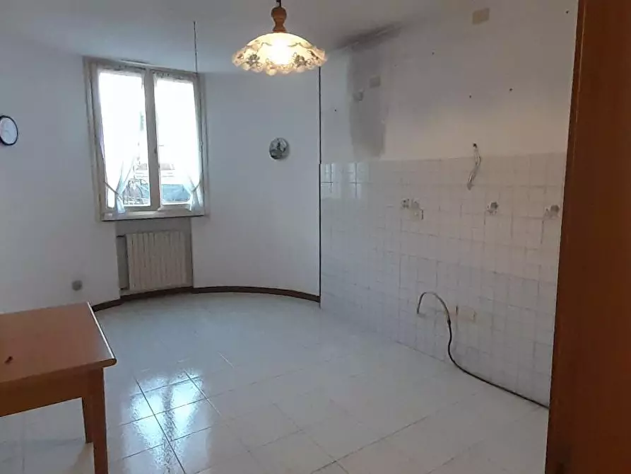 Immagine 1 di Appartamento in vendita  a Massa