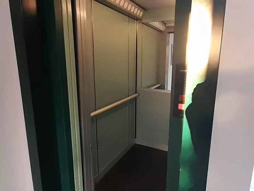 Immagine 13 di Appartamento in vendita  a Massa