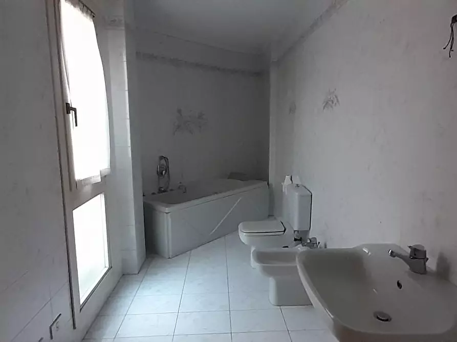 Immagine 10 di Appartamento in vendita  a Massa