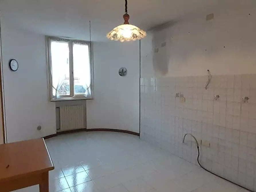 Immagine 2 di Appartamento in vendita  a Massa