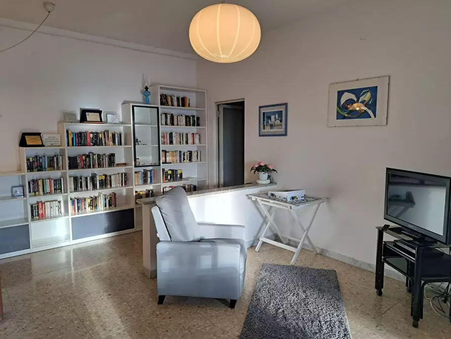 Immagine 2 di Appartamento in vendita  a Carrara