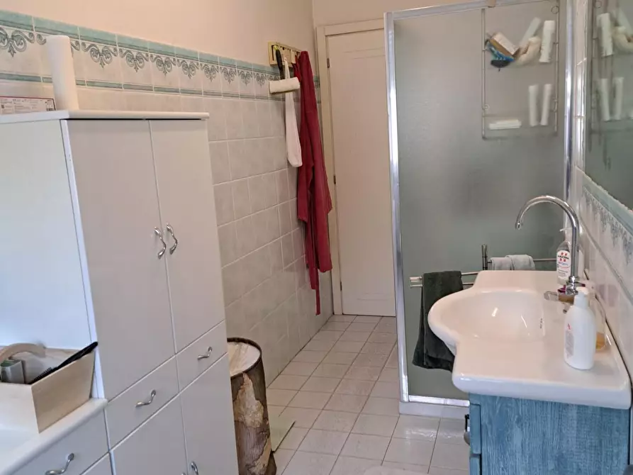 Immagine 11 di Appartamento in vendita  a Carrara