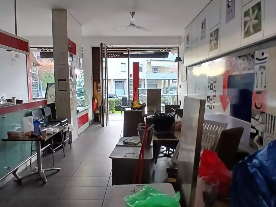 Immagine 5 di Locale commerciale in affitto  a Massa