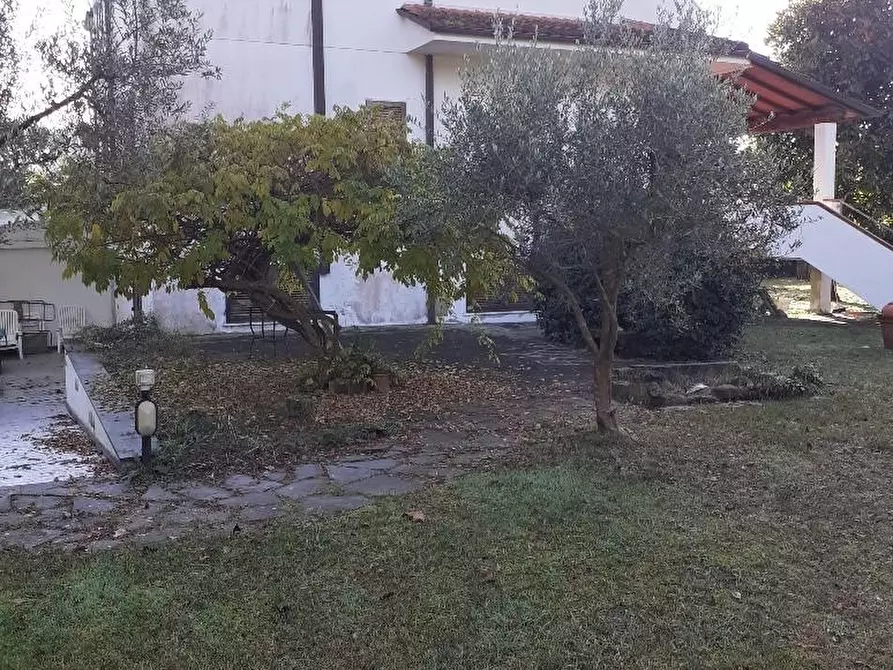 Immagine 19 di Casa semindipendente in vendita  a Massa