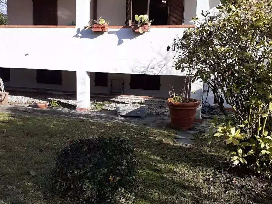 Immagine 8 di Casa semindipendente in vendita  a Massa