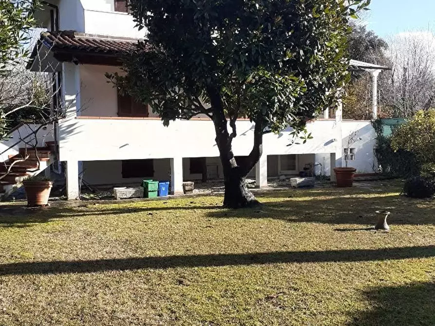 Immagine 3 di Casa semindipendente in vendita  a Massa