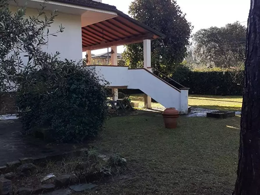 Immagine 4 di Casa semindipendente in vendita  a Massa