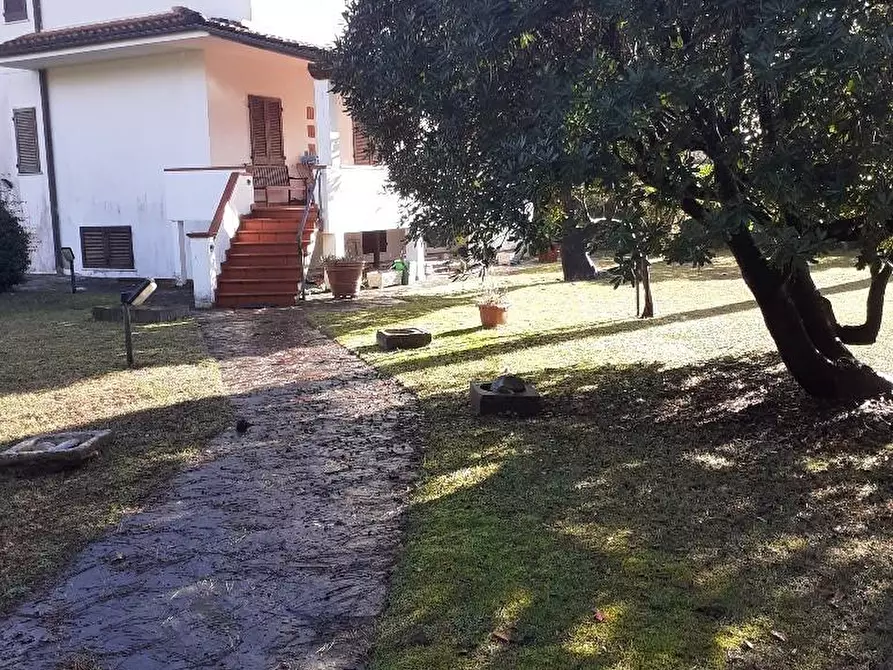 Immagine 36 di Casa semindipendente in vendita  a Massa