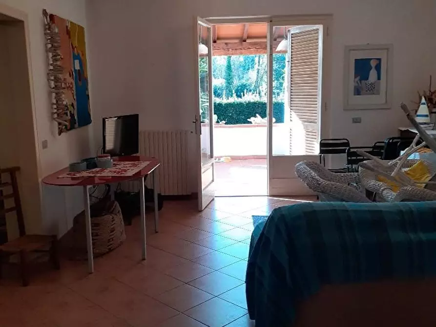 Immagine 14 di Casa semindipendente in vendita  a Massa