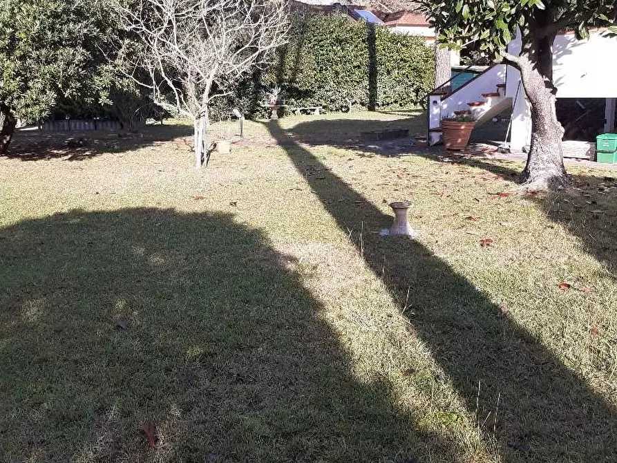 Immagine 6 di Casa semindipendente in vendita  a Massa
