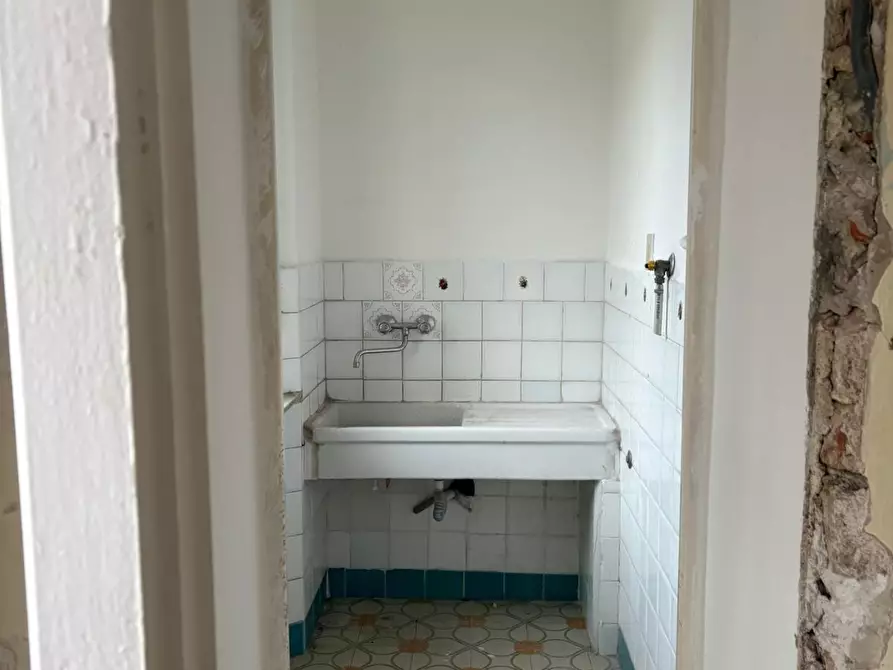 Immagine 17 di Appartamento in vendita  a Livorno