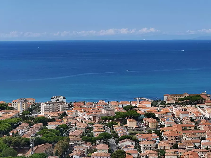 Immagine 1 di Casa indipendente in vendita  a Cecina