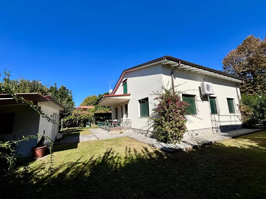 Immagine 14 di Casa indipendente in affitto  a Forte Dei Marmi