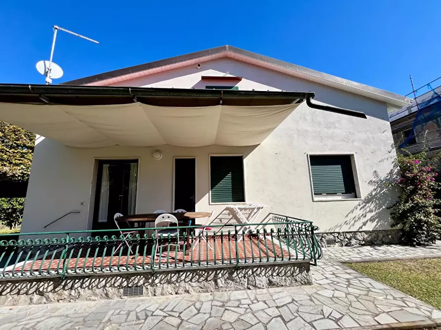 Immagine 11 di Casa indipendente in affitto  a Forte Dei Marmi