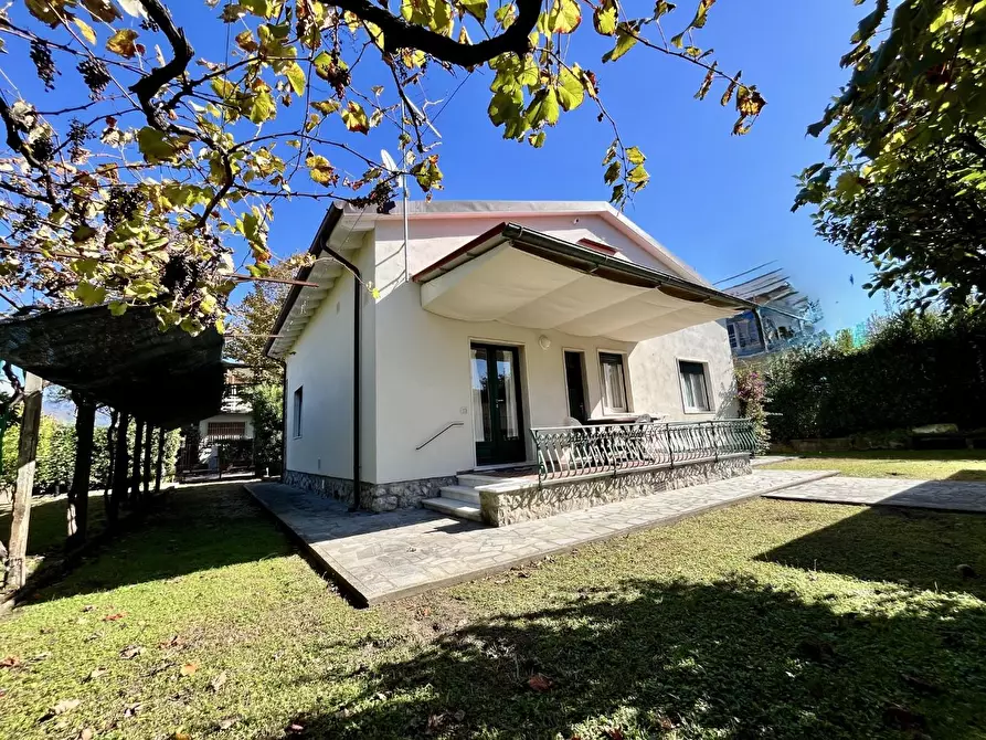 Immagine 5 di Casa indipendente in affitto  a Forte Dei Marmi