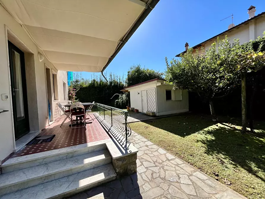Immagine 10 di Casa indipendente in affitto  a Forte Dei Marmi