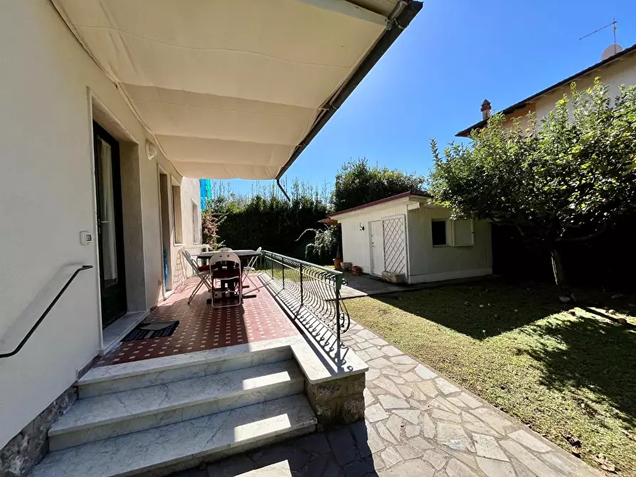Immagine 9 di Casa indipendente in affitto  a Forte Dei Marmi