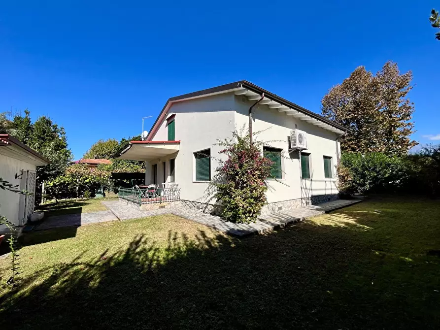 Immagine 12 di Casa indipendente in affitto  a Forte Dei Marmi