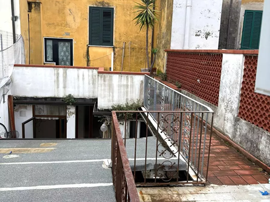 Immagine 2 di Villa in vendita  a Viareggio