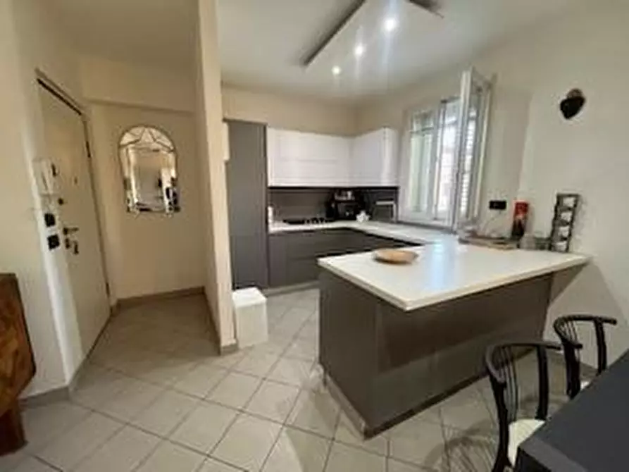 Immagine 4 di Appartamento in vendita  a Lucca