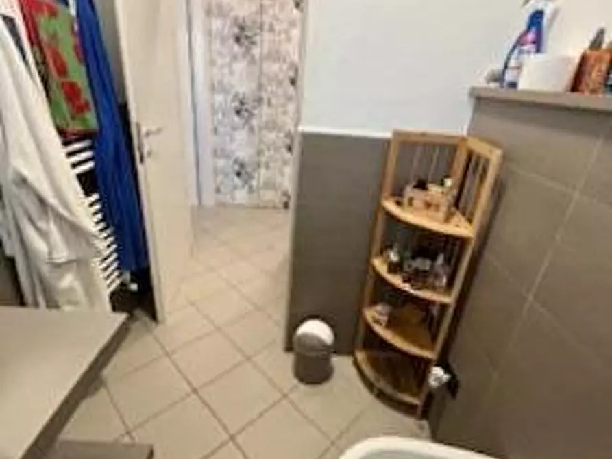 Immagine 13 di Appartamento in vendita  a Lucca