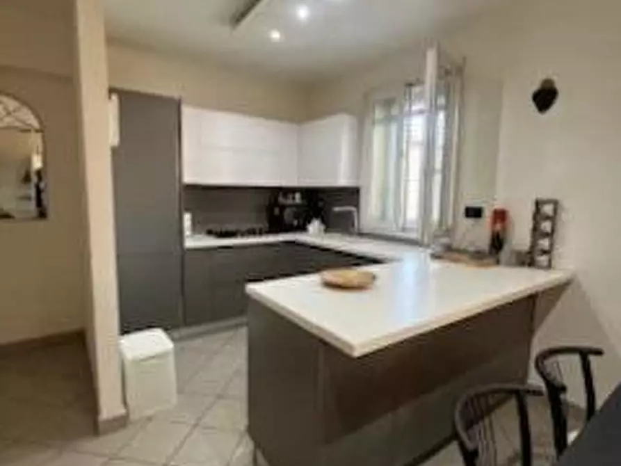 Immagine 3 di Appartamento in vendita  a Lucca