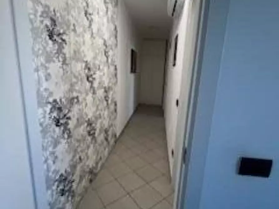 Immagine 11 di Appartamento in vendita  a Lucca