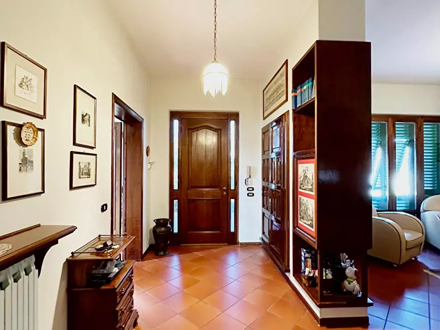 Immagine 6 di Villa in vendita  a Capannori