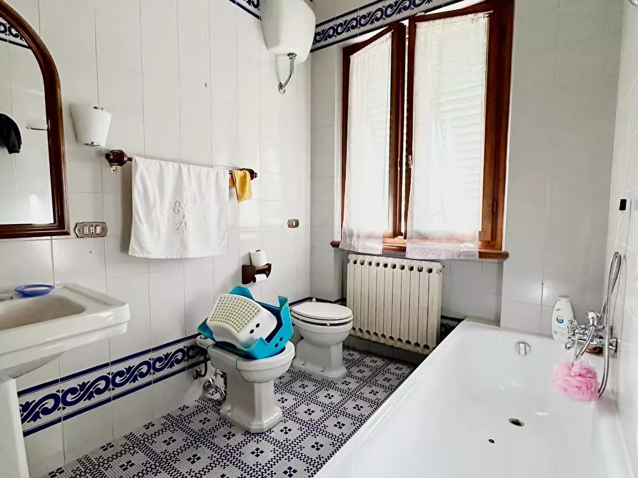 Immagine 14 di Villa in vendita  a Capannori