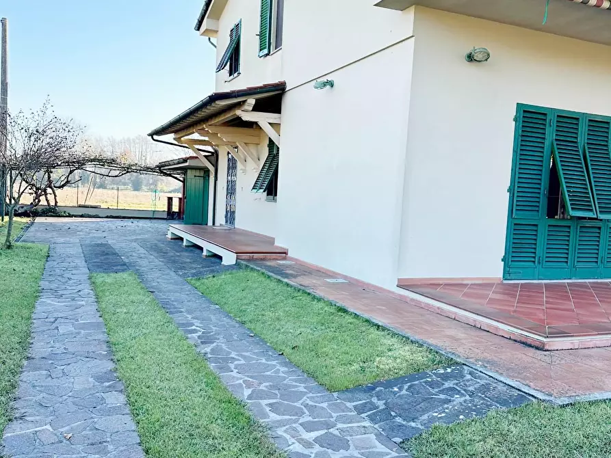 Immagine 28 di Villa in vendita  a Capannori