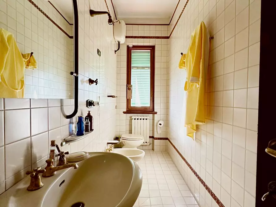 Immagine 15 di Villa in vendita  a Capannori