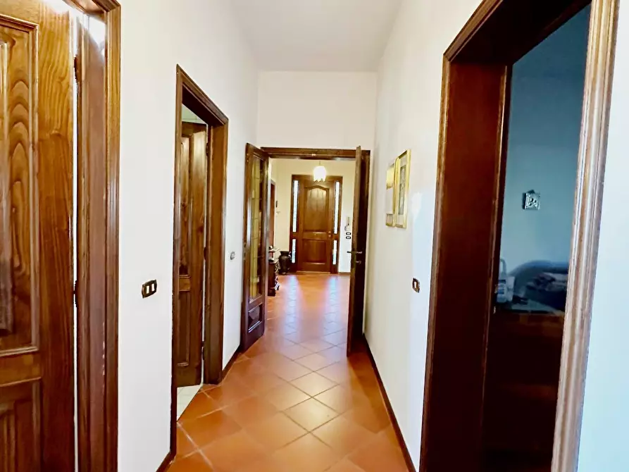 Immagine 11 di Villa in vendita  a Capannori