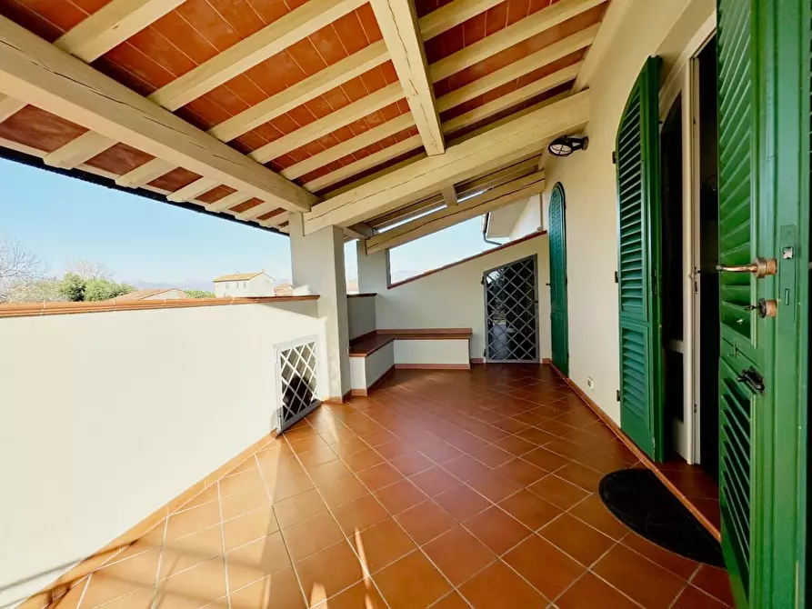 Immagine 21 di Villa in vendita  a Capannori