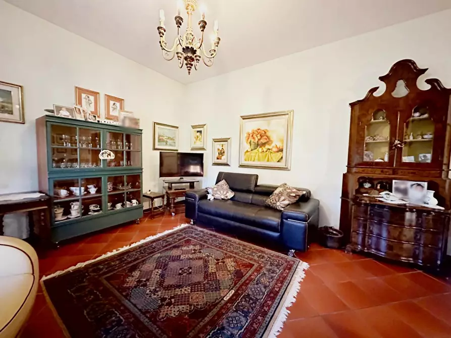 Immagine 4 di Villa in vendita  a Capannori