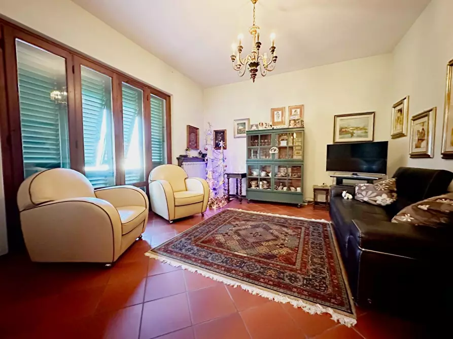 Immagine 3 di Villa in vendita  a Capannori