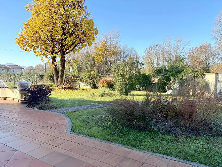 Immagine 27 di Villa in vendita  a Capannori