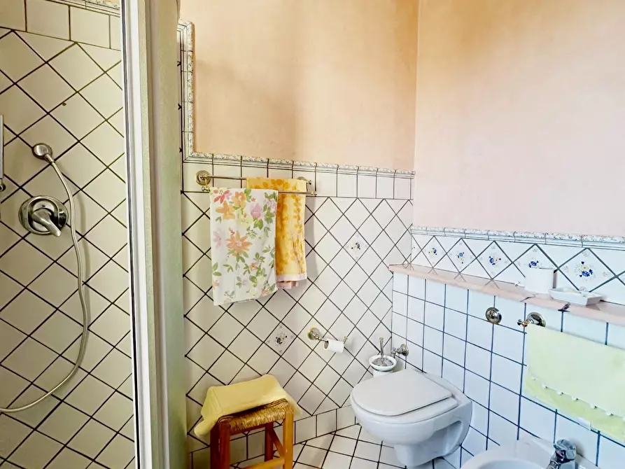 Immagine 25 di Villa in vendita  a Capannori