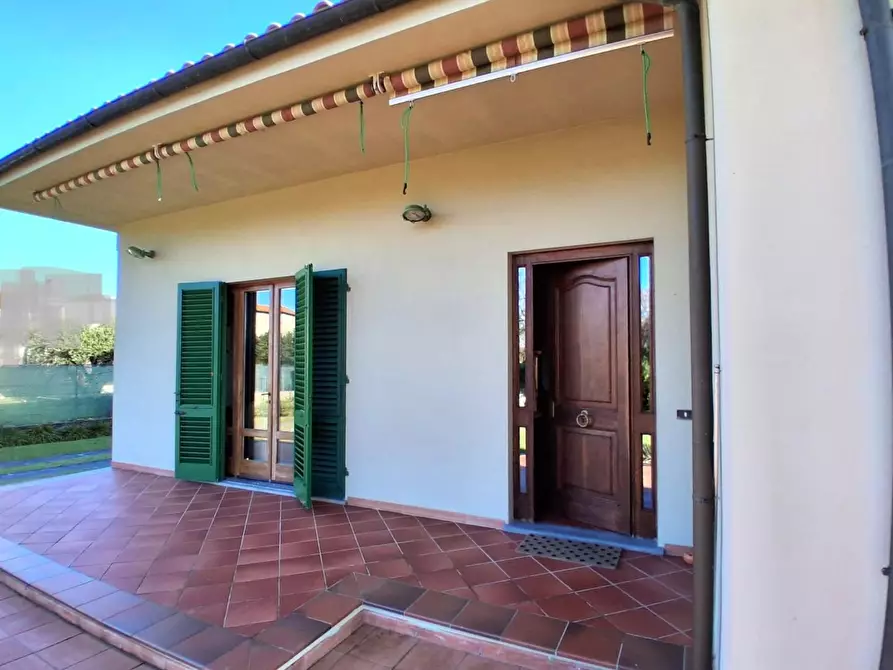 Immagine 2 di Villa in vendita  a Capannori