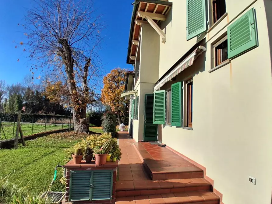 Immagine 3 di Villa in vendita  a Capannori